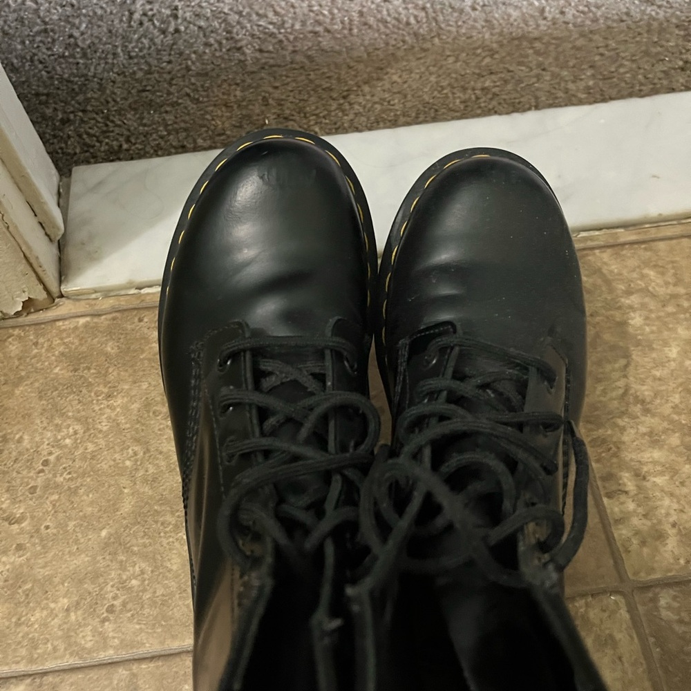 Dr. Doc Martens 1460 W Leather Boots Black Smooth Solid Lace-Ups Size 9 - Picture 5 of 9